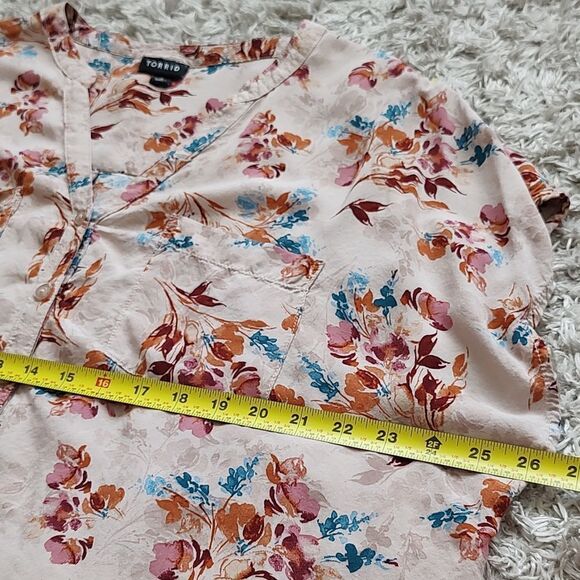 TORRID Challis Button Front Dolman Sleeve Top Size 2 - Picture 6 of 7